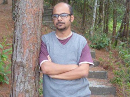 বাদুড়িয়া হিংসায় সোশ্যাল মিডিয়ায় কবি শ্রীজাতর পোস্ট, ভাইরাল হল কবিতা