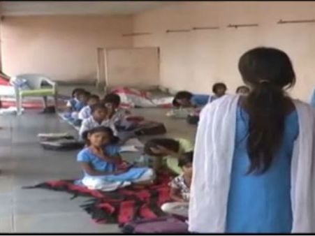 ক্লাসরুম নেই, এই স্কুলে বাথরুমেই ক্লাস করতে বাধ্য হয় পড়ুয়ারা