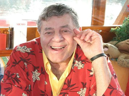 প্রয়াত বিখ্যাত হলিউড কৌতুক অভিনেতা জেরি লুইস