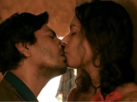 বিদিতা বাগের সঙ্গে যৌনতায় ভরপুর নওয়াজ, ছবি দেখে ক্ষিপ্ত নওয়াজ পত্নী