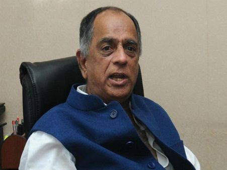 সেন্সর বোর্ড থেকে ছাঁটা হল 'সংস্কারি' নিহালনিকে, নতুন চেয়ারম্যান প্রসূন জোশী