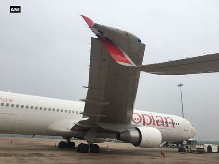 দিল্লি বিমানবন্দরে দুই বিমানের ডানা আটকে বিপত্তি