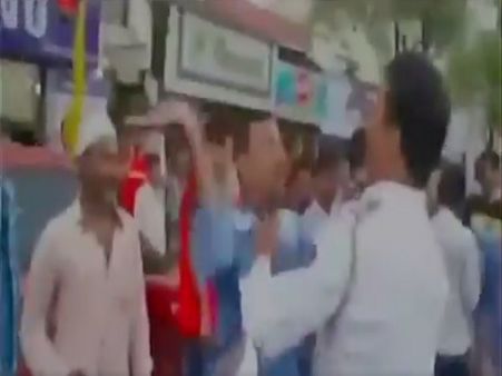 চোরের মায়ের বড় গলা, দোষ করে কনস্টেবলকেই পাল্টা চড়, ভাইরাল হল ভিডিও