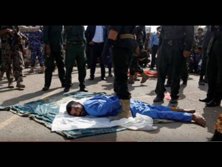 আইনি নির্দেশে ধর্ষককে রাস্তায় টেনে জনসমক্ষে গুলি করে হত্যা , চলল ঘটনার টিভি সম্প্রচার