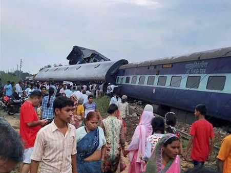 মুজফ্ফরনগরের রেল দুর্ঘটনায় সাসপেন্ড ৪ অফিসার, নেপথ্যে কী কারণ