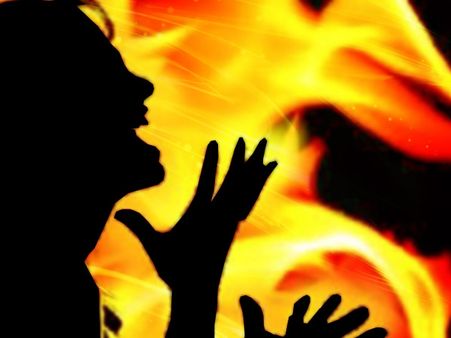 পড়ুয়াদের সামনেই শিক্ষিকার গায়ে কেরোসিন ঢেলে আগুন ব্যবসায়ীর, বেঙ্গালুরুর ঘটনায় ছিঃ ছিঃ