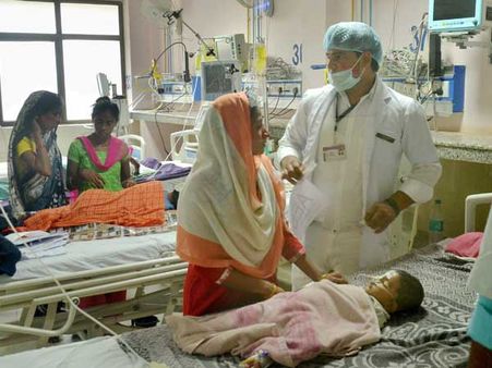 গোরক্ষপুরের ঘটনায় এবার যোগী আদিত্যনাথ সরকারকে নোটিস জাতীয় মানবাধিকার কমিশনের