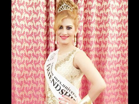 বিজেপির এই সুন্দরী নেত্রীকে চেনেন কি