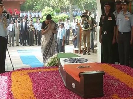 পূর্ণ রাষ্ট্রীয় মর্যাদায় দিল্লিতে শেষবিদায়ে বায়ুসেনা মার্শাল অর্জন সিং