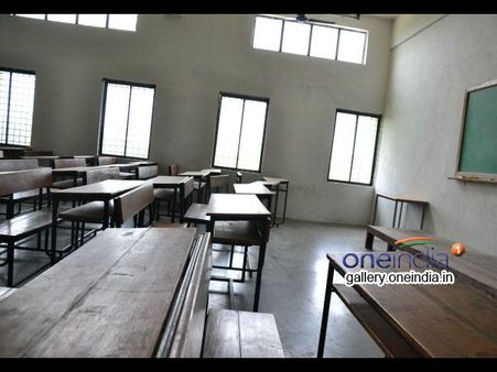 বেহেড হয়ে ক্লাস নিতে এলেন প্রধানশিক্ষক, ভাইরাল হল ভিডিও