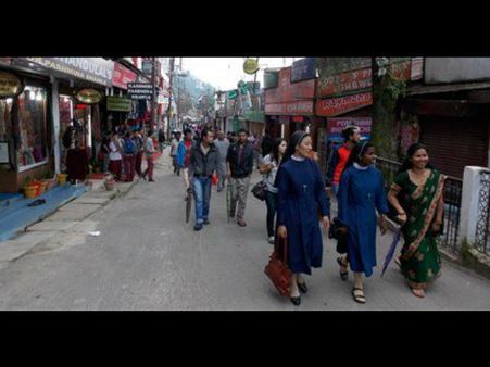 গুরুংকে মাত দিয়ে পাহাড়-তখতে বিনয়, বোধনের দিন থেকেই স্বাভাবিক ছন্দে দার্জিলিং