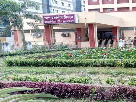 বিনা চিকিৎসায় রোগী মৃত্যুর অভিযোগ, জোকার ইএসআই হাসপাতালে ব্যাপক ভাঙচুর