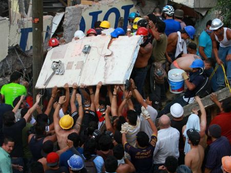 মেক্সিকো ভূমিকম্পে গুড়িয়ে গেল স্কুল, দুর্ভাগা ছাত্রদের কপালে যা ঘটল