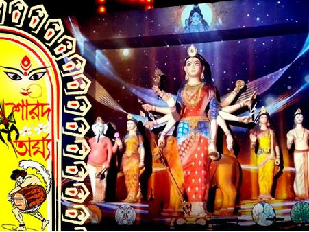 চোখের সামনে নিরাকার থেকে ফুটে উঠছে মা-এর রূপ, তাক লাগাল নাকতলা উদয়ন