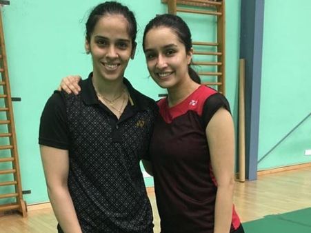 কেন হঠাৎ সাইনার কাছে ব্যাডমিন্টন প্রশিক্ষণ নিচ্ছেন শ্রদ্ধা, জেনে নিন