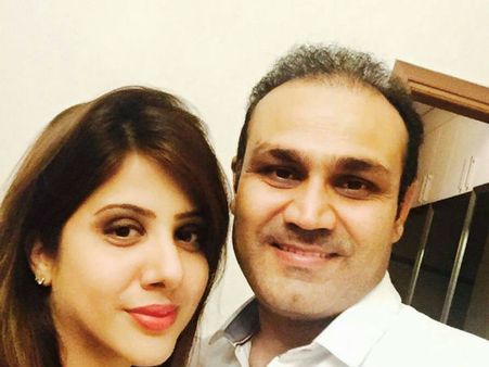 দাম্পত্য সুখী করতে চান, টিপস দিচ্ছেন নজফগড়ের নবাব