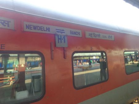 একই দিনে দ্বিতীয় ট্রেন দুর্ঘটনা, এবার বেলাইন রাজধানী এক্সপ্রেস, কেউ হতাহত হননি