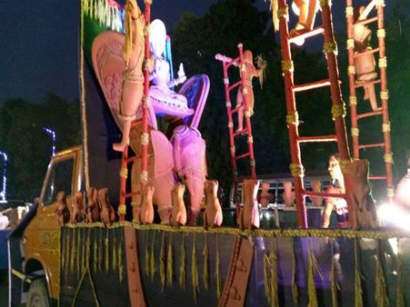 দুর্গাপুজো কার্নিভাল ঘিরে স্তব্ধ হতে পারে শহরের যান চলাচল