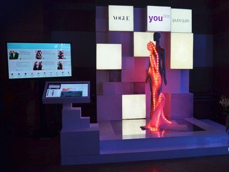 বিশ্বের প্রথম আর্টিফিশিয়াল ইন্টেলিজেন্ট শাড়ি, এই শাড়ির বৈশিষ্ট্য জানলে অবাক হবেন