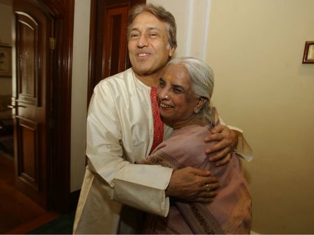গিরিজা দেবীর প্রয়াণে অশ্রুসজল স্মৃতিচারণায় উস্তাদ আমজাদ আলি খান