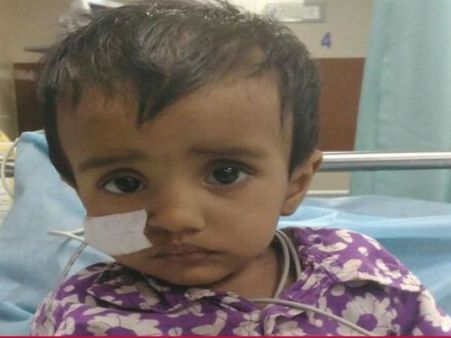 লিভার অসুখে মৃত্যুমুখী এই শিশু, চাই ২০ লক্ষ টাকা, সাহায্যের আর্তি বাবা