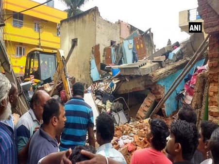 বেঙ্গালুরুতে বহুতল ধসে মৃত কমপক্ষে ৬, সিলিন্ডার বিস্ফোরণের জেরেই ধসল তিনতলা বাড়ি