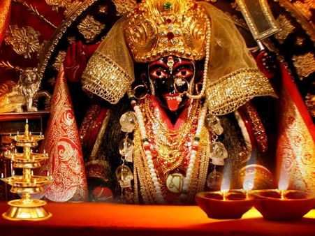 কালীপুজোয় ‘মা ভবতারিণী’ বাড়ির মেয়ে রূপে সুসজ্জিতা, মঙ্গলারতিই আকর্ষণ দক্ষিণশ্বরে