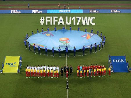 ফুটবল পুজো শেষ, ভাসানের শেষে ভরে গেল প্রাপ্তির ভাঁড়ার