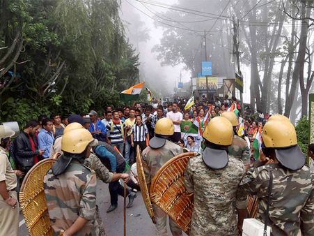 গোর্খ্যাল্যান্ডের দাবিতে দিল্লির বুকে ধর্না, জিটিএ নির্বাচন বাতিলের দাবিতে জোরাল সওয়াল বিজেপি সাংসদের