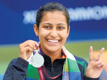 সোনার মেয়ে হিনা, ফের জিতলেন সোনা