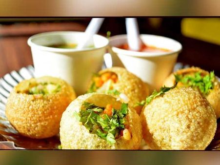 হাতে ফুচকা নিয়ে মনে গ্লানি ! আজ থেকে দূরে ছুঁড়ে ফেলে দিয়ে হয়ে যান বিন্দাস 