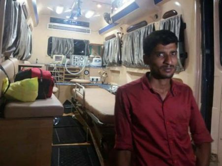 শিশুর প্রাণ বাঁচাতে এই রাজ্যের অ্যাম্বুল্যান্স চালকের এমনই দুঃসাহসিক চেষ্টা