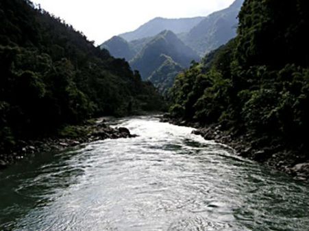 কালো হয়ে গিয়েছে ব্রহ্মপুত্রের জল, গোপনে বাঁধ দিচ্ছে কি চিন! ষড়যন্ত্র নিয়ে কী বলছে ভারত