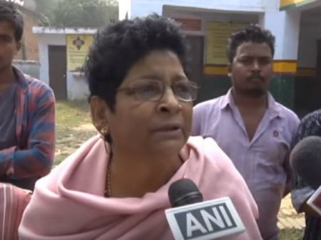 স্কুলে ফেসিয়াল করাচ্ছেন প্রিন্সিপাল, ভাইরাল হল ভিডিও, কোথায় ঘটল এমন ঘটনা