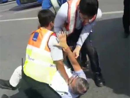 যাত্রীকে রাস্তায় ফেলে মারধর, সাফাই দিল ইন্ডিগো কর্তৃপক্ষ