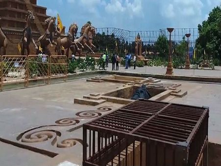 ছবির মত সাজানো মাহিষ্মতী সাম্রাজ্য, এবার ঘুরে দেখতে পারেন আপনিও