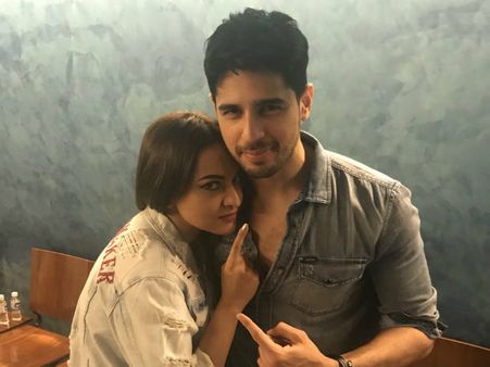 ইত্তেফাক সিনেমায় সিদ্ধার্থের সঙ্গে ঘনিষ্ঠ দৃশ্য নিয়ে মুখ খুললেন সোনাক্ষী