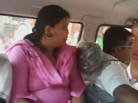 মাদার টেরিজার সংস্থার নাম করে প্রতারণার অভিযোগ, বাঁশদ্রোণী থেকে গ্রেফতার মহিলা