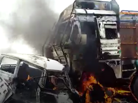 ট্রাক-অ্যাম্বুলেন্স সংঘর্ষে আগুন, জীবন্ত দগ্ধ হয়ে মৃত্যু ডাক্তার-নার্স-চালকের