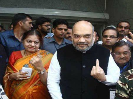 যে কেন্দ্রে একদা বুথ ম্যানেজার ছিলেন, সেখানেই ভোট দিলেন অমিত শাহ