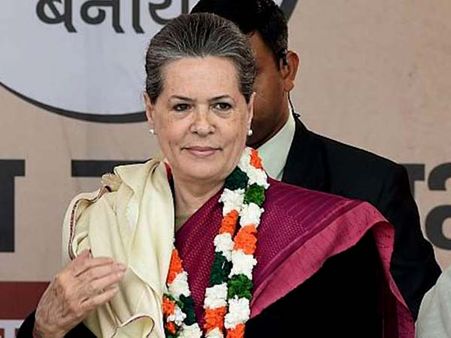 বিদেশিনী থেকে ভারতীয় রাজনীতির চাণক্য!এক অবিশ্বাস্য 'পদচিহ্ন' রেখে অবসরে সনিয়া 