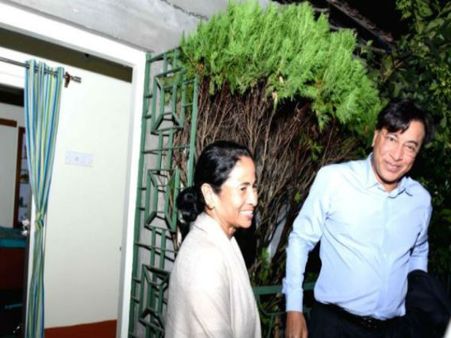 মমতার টালির বাড়িতে ধনকুবের মিত্তল, ৪৫ মিনিট বিভিন্ন বিষয়ে কথা, দেখুন ভিডিও