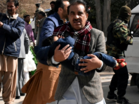 বড়দিনের আগে গির্জায় বন্দুকবাজ হামলা, পাকিস্তানে দুই আত্মঘাতী জঙ্গিসহ মৃত ৮