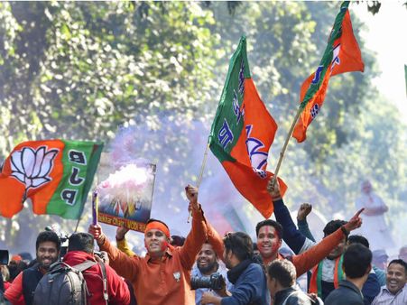 গুজরাতে কোথায় পিছিয়ে পড়ল কংগ্রেস, কোন অঞ্চলে বাজিমাত বিজেপির