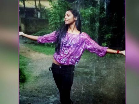 এয়ারহোস্টেস হওয়ার স্বপ্নের ‘গঙ্গাপ্রাপ্তি’ ঘাটশিলার তরুণীর, নেপথ্যে কি সম্পর্কের টানাপোড়েন