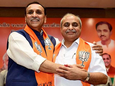 গুজরাতের তখতে বিজয়ের দ্বিতীয় ইনিংস, নন-স্ট্রাইকার এন্ডে সঙ্গী নীতিন