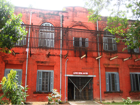 কারাগারে নিরাপত্তার বজ্র আঁটুনি আদতে ফসকা গেরো! পগার পার তিন বাংলাদেশি বন্দি