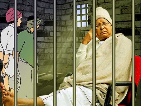 জেলে লালুকে সেবা করতে দুই ভক্ত যা করল, তাতে ভিড়মি খাবেন