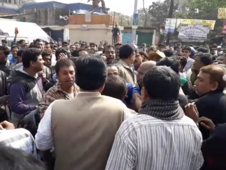 মধ্যমগ্রামে সিভিক ভলান্টিয়ারের মারে মৃত্যুর ঘটনায় ক্লোজ ওসি ট্রাফিক