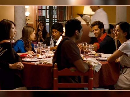 শাহরুখ থেকে দীপিকা, বলিউড তারকাদের প্রিয় রেস্তরাঁগুলি নাম জানেন কি